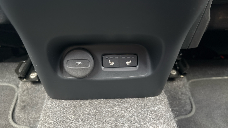 Volvo XC40 2.0 B4P Ultra Dark 5dr Auto Petrol Estate